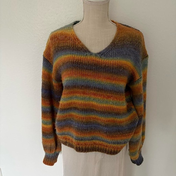 sweater - Picture 6 of 6
